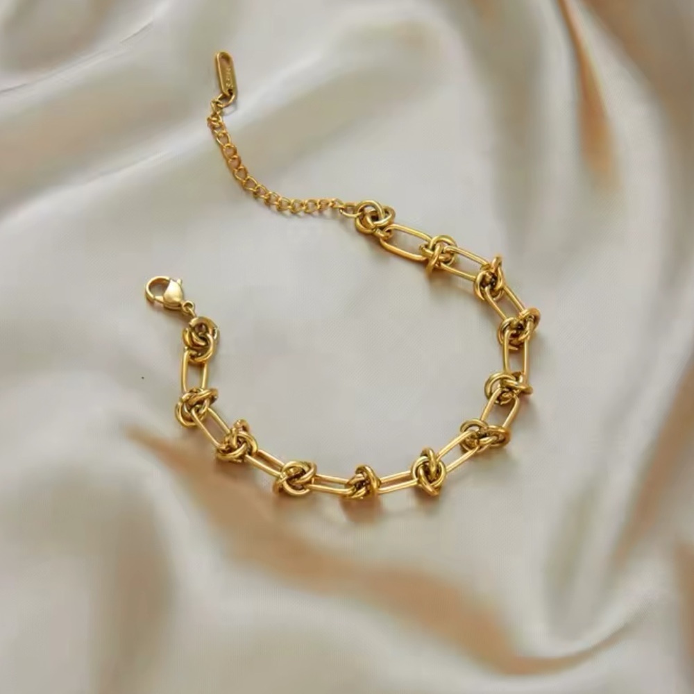 Graduated Link 18k Gold Stainless Steel Knot Bracelet Graduated Link 18k Gold Stainless Steel Knot Bracelet